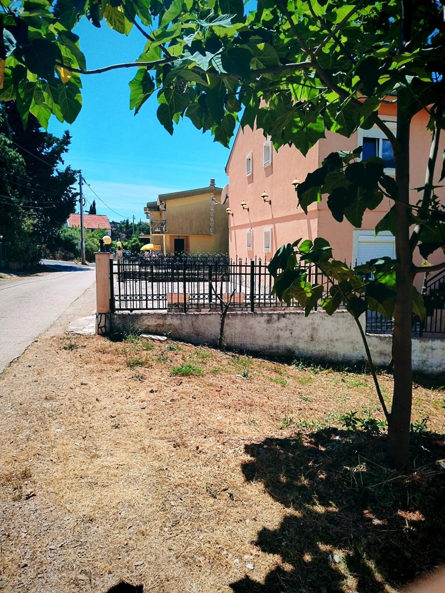 Apartmani Ljubica Utjeha Esterno foto